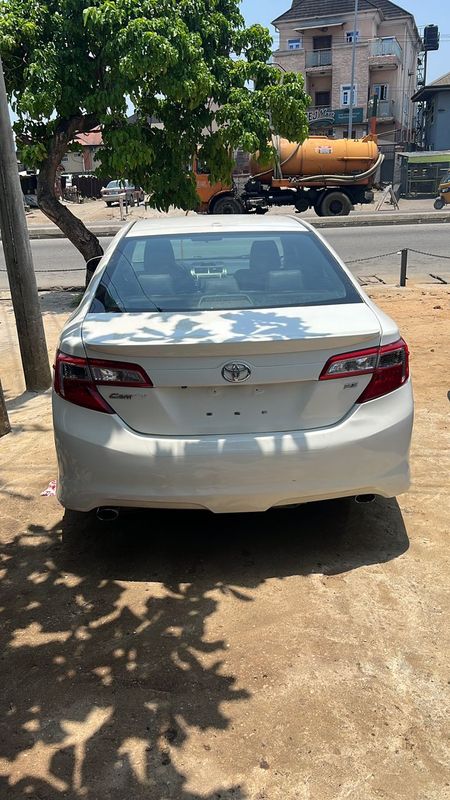 Thumbnail 2 of 2014 Toyota Camry SE